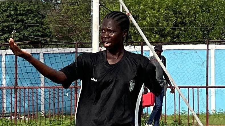 Saran Sidibé, manchot et joueuses de football professionnelle