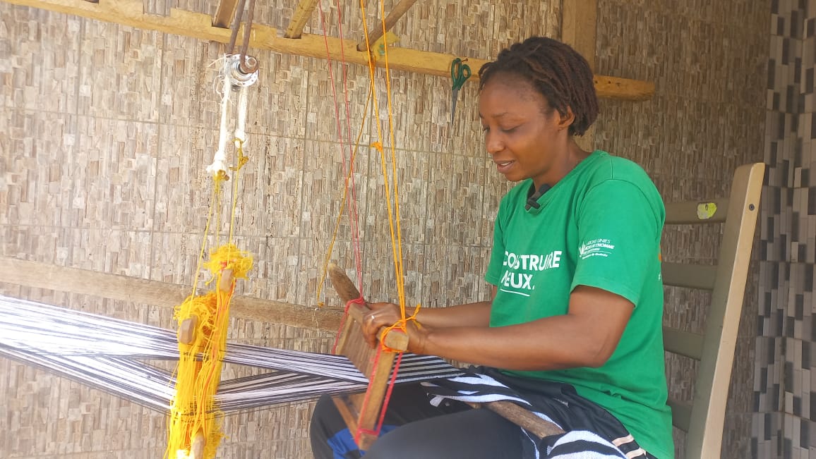 Léontine Dopavogui, une femme passionnée par un métier d’hommes, au cœur de l’art textile africain